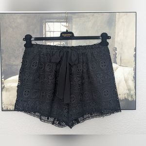 LILY WHITE BLACK LINED LACE BOW TIE DRAW STRING WAIST SHORTS SIZE LARGE EUC ❤
